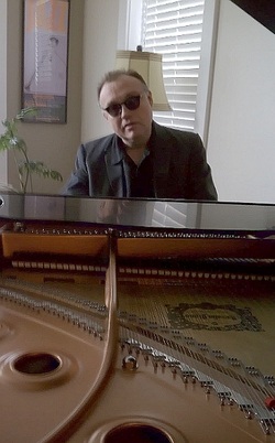 Picture of Dwayne Estes playing piano